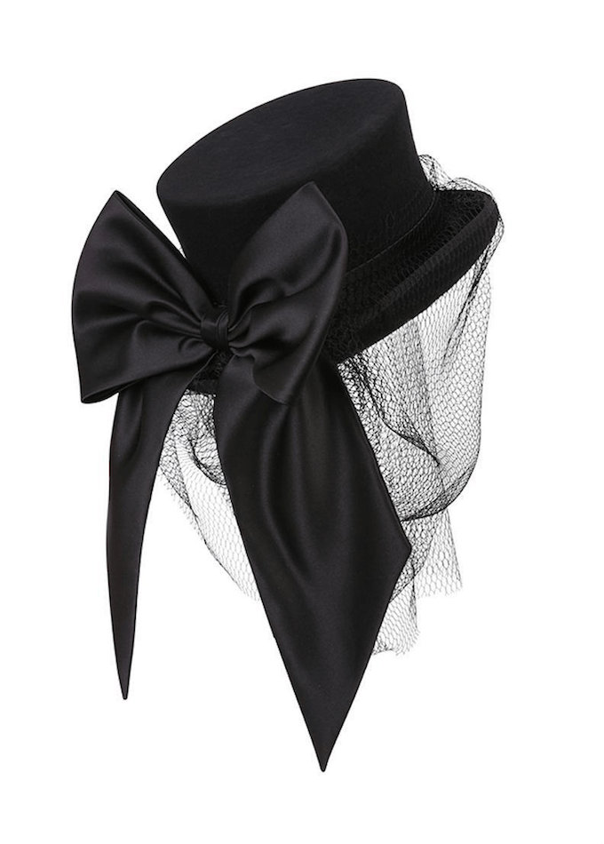 Mae top hat