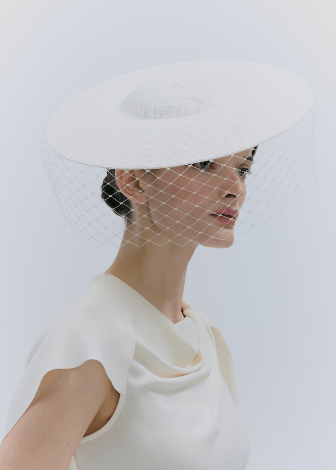 Model image of white Zaehtia straw disc hat with veil