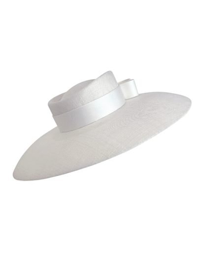 Donna hat in straw with a tailored silk band and double bow in white
