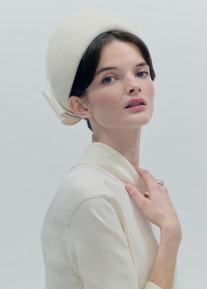 Model image of winter white Kennedy brushed felt pillbox with bow