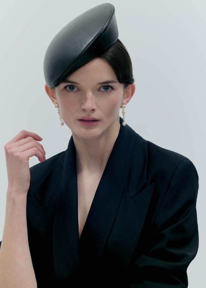 Model image of Regis black nappa leather beret pillbox hat